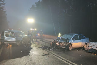 Śmiertelny wypadek koło Bełchatowa. Jedna osoba nie żyje, druga w szpitalu