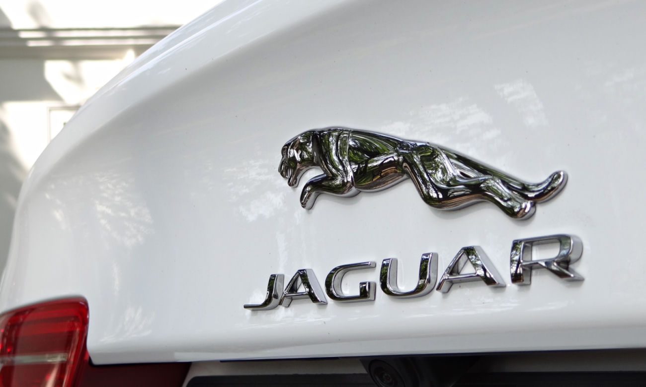 Jaguar XE 2.0 T R-Sport