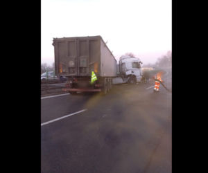 Tir rozbił się na Zakopiance. Gigantyczne utrudnienia w ruchu