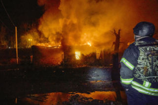 Zmasowany atak na Ukrainę. Eksplozje w wielu miejscach Kijowa