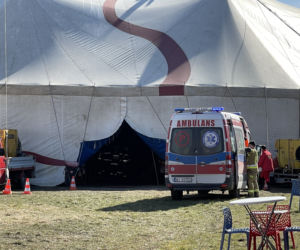 Pruszków: Wypadek w cyrku. Akrobaci trafili do szpitala 