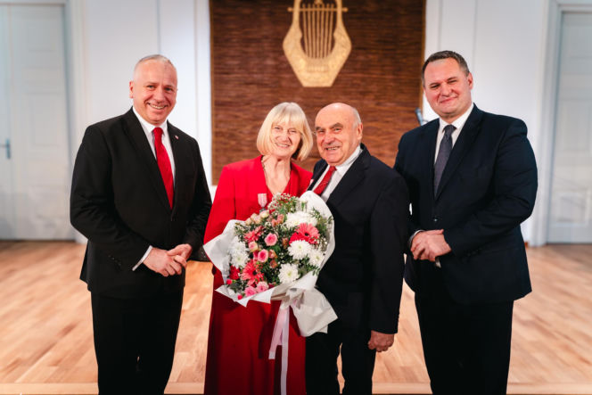 Złoty Gody par małżeńskich w Siedlcach - wręczenie pamiątkowych medali