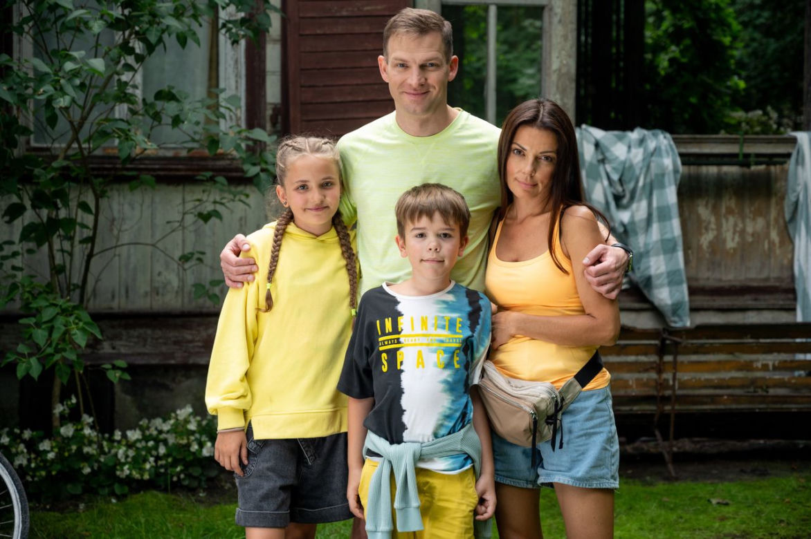 Barwy szczęścia odc. 2778. Łukasz (Michał Rolnicki), Kasia (Katarzyna Glinka), Ksawery (Bartosz Gruchot), Paulinka (Lena Jastrzębska),