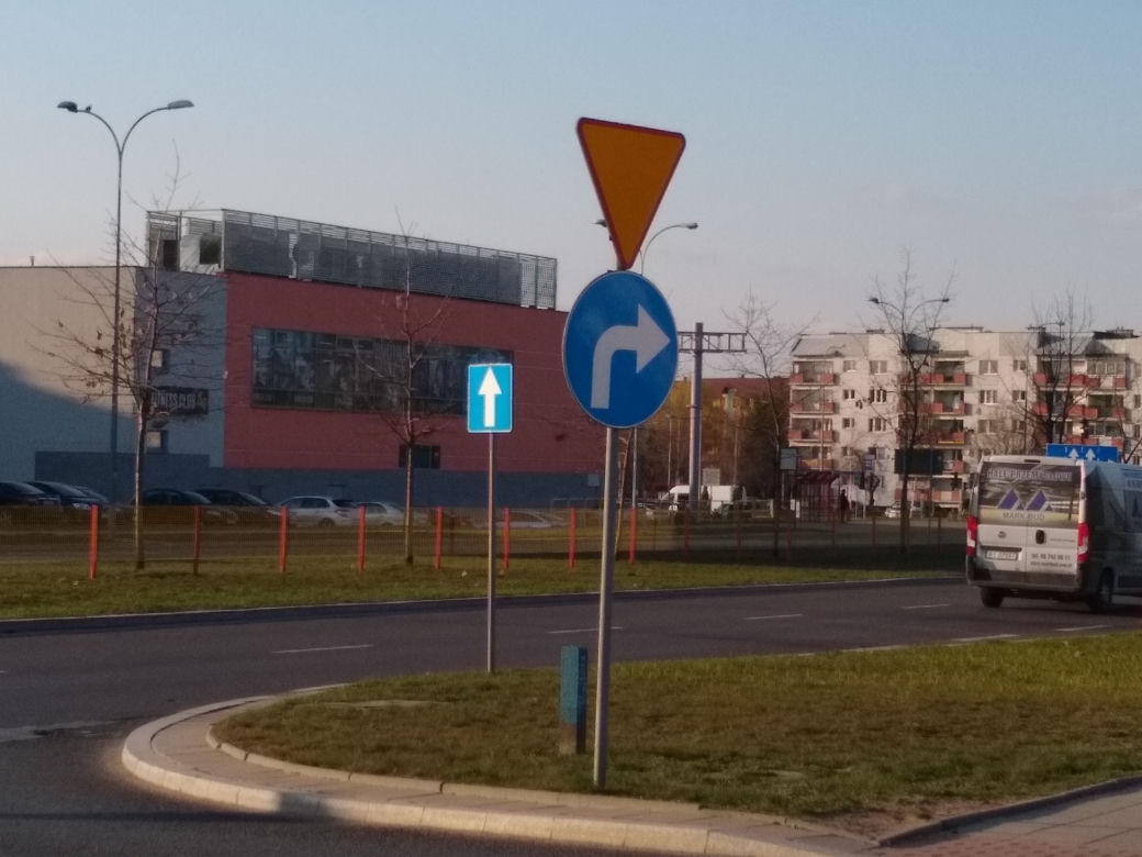 19. Znak drogowy pionowy