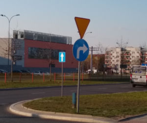 19. Znak drogowy pionowy