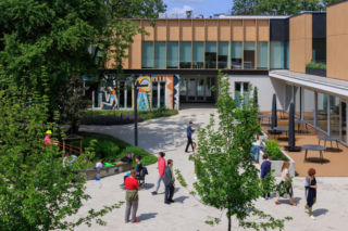 Centrum Aktywności Międzypokoleniowej na Ochocie to realizacja, w której widać nadzwyczajne zaangażowanie architektów