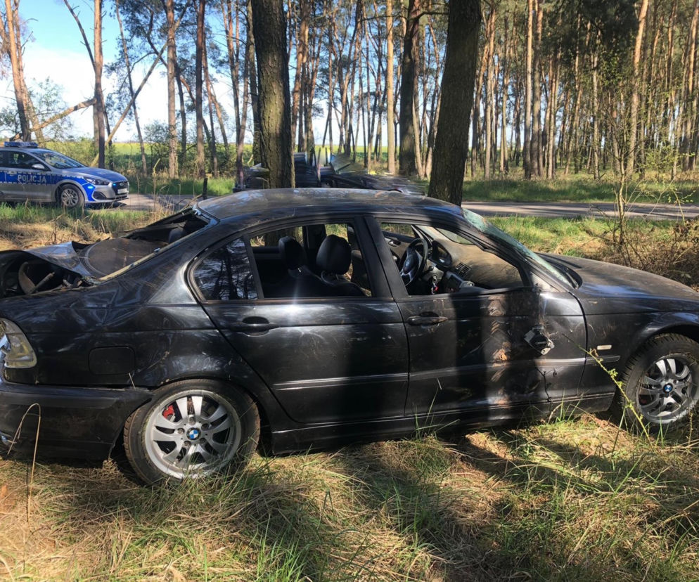 Brawurową jazdę BMW zakończył w lesie