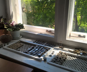 Jakie skarby wrzucali turyści do zamkowej studni? Przedmioty wydobyło muzeum [FOTO]