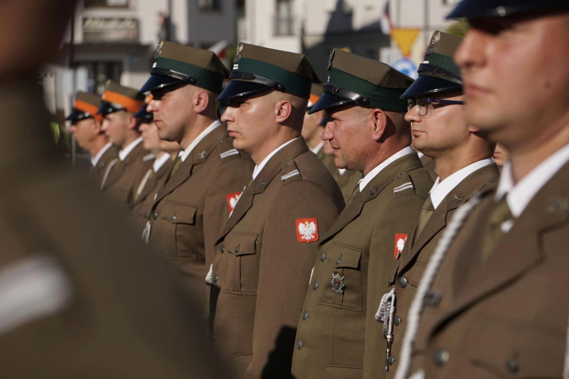 Niezwykła promocja podoficerska w Gołdapi. Uroczystość zakończyła się… oświadczynami [ZDJĘCIA]