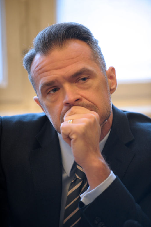 Ukrainiec Nowak zarabia więcej niż premier