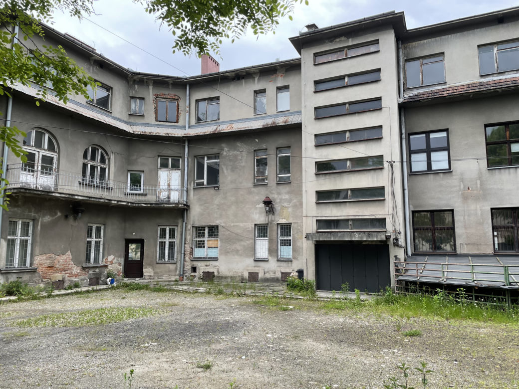 Zniszczona kamienica przy ul. Kazimierza Wielkiego w Nowym Sączu. Co w niej będzie? 