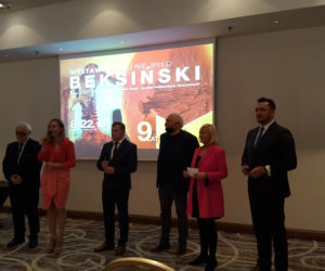 Beksiński w Rzeszowie! W Millenium Hall czynna jest już „Wystawa, jakiej nie było” [WIDEO]