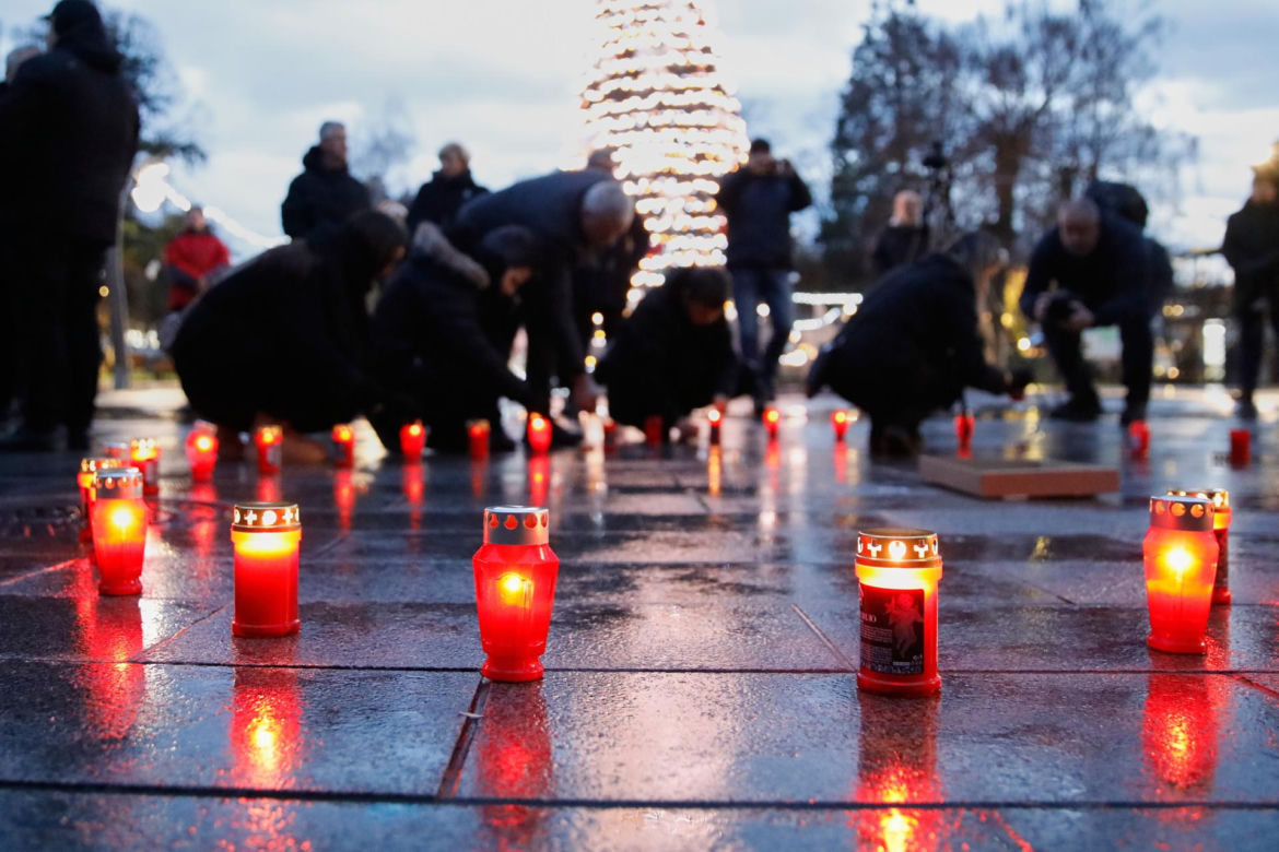 Szokująca decyzja sądu po pożarze w Szwajcarii! Nie żyje 40 osób, on chodzi wolno