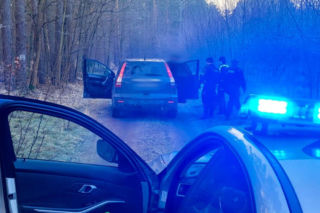 Pościg w Międzyrzeczu. Kierowca bez prawa jazdy próbował pozbyć się narkotyków