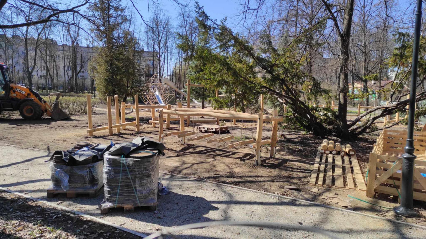 Dzieci będą miały nowe miejsce do zabawy. W Białymstoku powstaje piękny plac zabaw