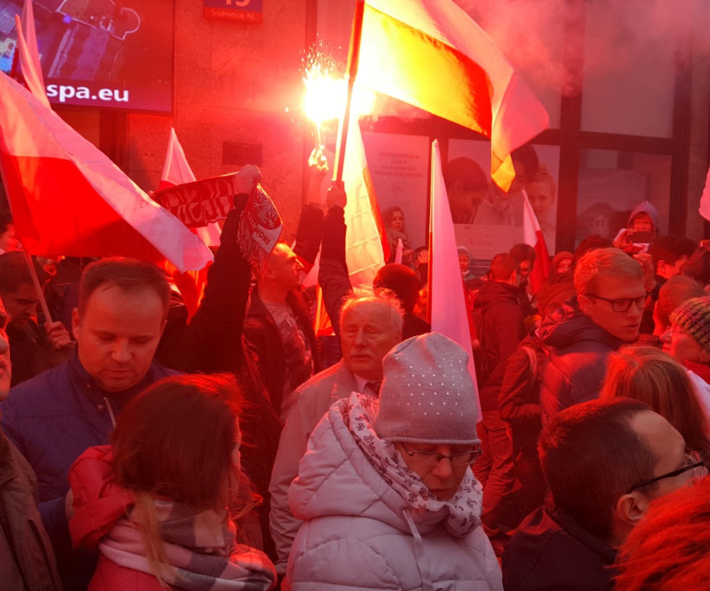 Biało-czerwony marsz na ulicach Warszawy
