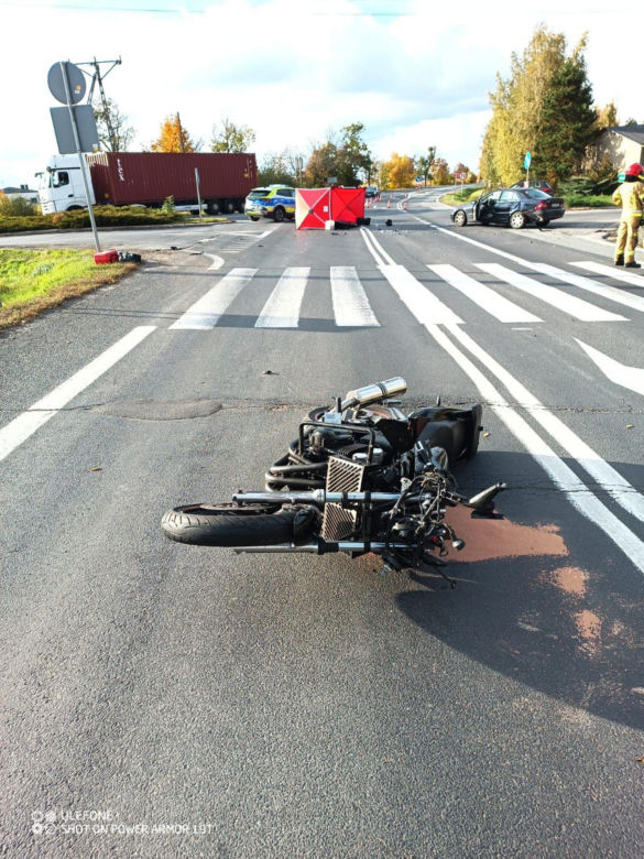 Ozorków. Śmiertelny wypadek. 55-letni motocyklista zginął w zderzeniu z osobówką [ZDJĘCIA]