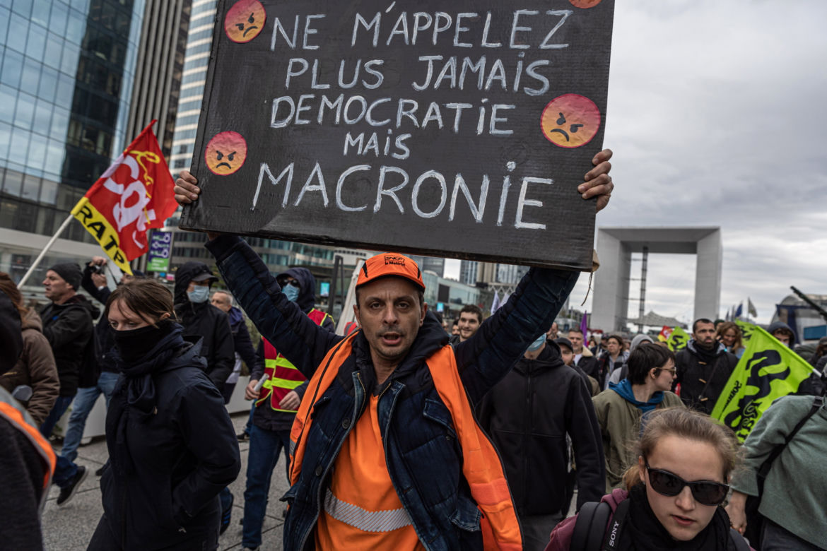 Demonstracja przeciwko reformie emerytalnej w Paryżu