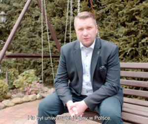 W takich warunkach mieszka Czarnek. Tak dom wygląda w środku