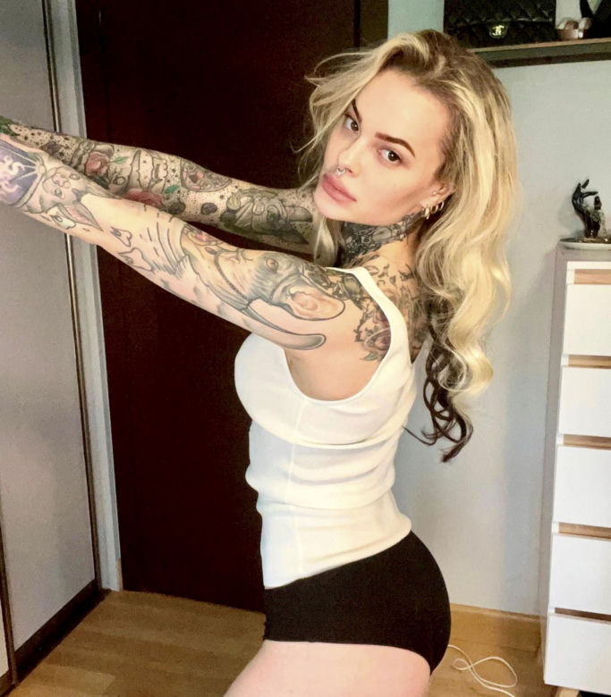 Monika Miller eksperymentuje z włosami