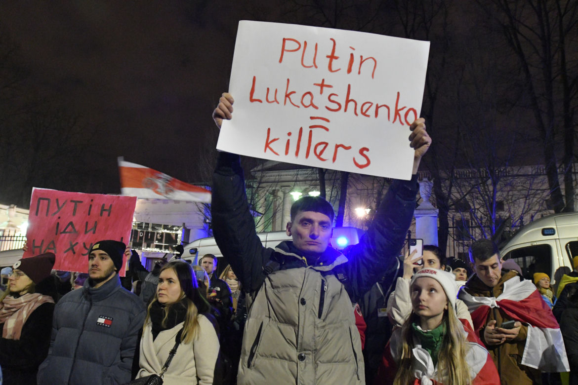 Kolejny protest pod ambasadą Rosji w Warszawie