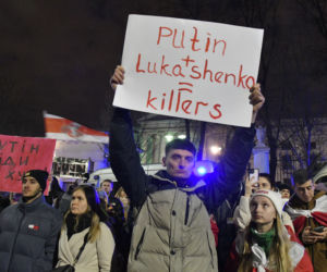 Kolejny protest pod ambasadą Rosji w Warszawie