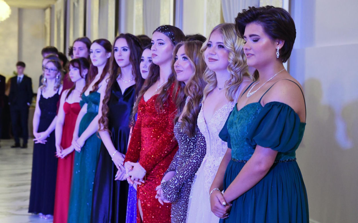Studniówki 2025: Bal III Liceum Ogólnokształcącego w Starachowicach