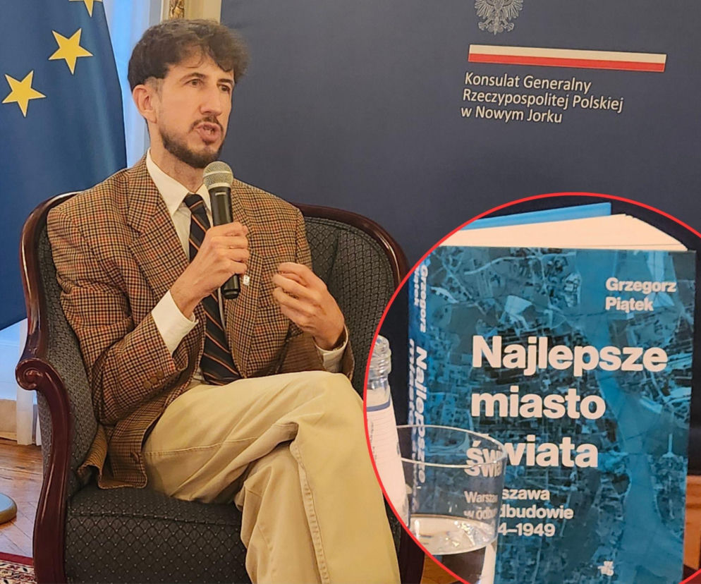 Grzegorz Piątek mówi do mikrofonu w Konsulacie w Nowym Jorku. Obok na miniaturze jego książka. Czytaj na SE USA.