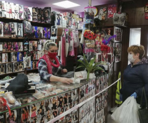 Sex shop sprzedaje maseczki ochronne