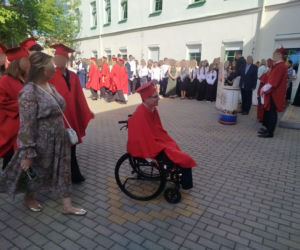 Stracił nogi pod pociągiem. Dziś Dominik wrócił do szkoły: Chcę zdać maturę
