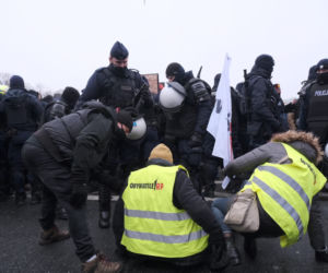 Starcie policji z uczestnikami protestu