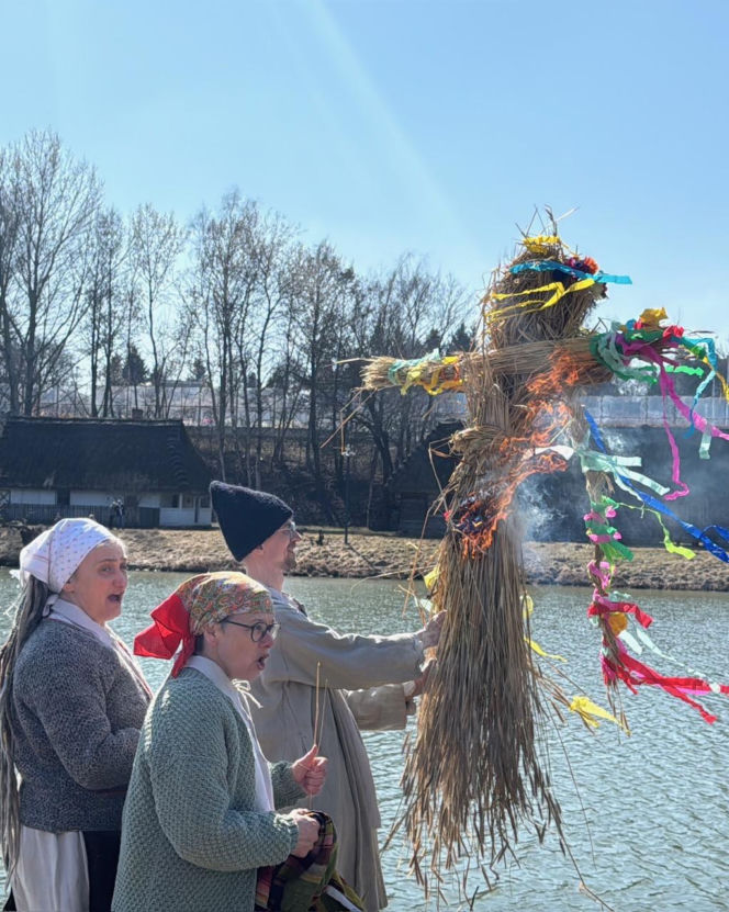 Tłumy w lubelskim Skansenie pożegnały zimę. Jeden z dawnych przesądów do dziś mrozi krew w żyłach