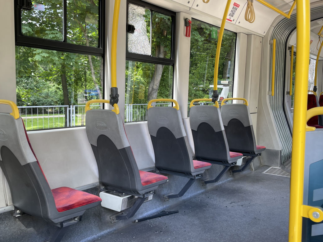 Szkło w tramwaju