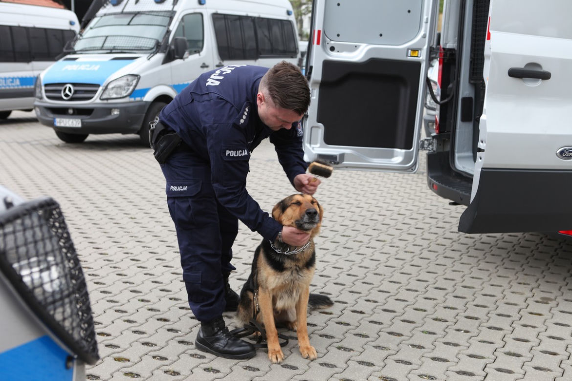 Nowy samochód dla plutonu przewodników psów służbowych 