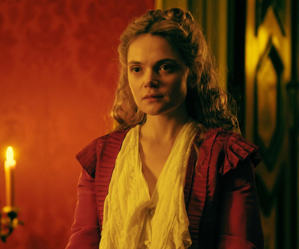 Sandra Drzymalska jako Izabela Łęcka w serialu Lalka Netflixa. O recenzjach produkcji przeczytasz na SE.