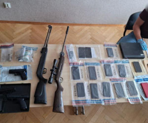 Nowe fakty w sprawie strzelaniny w powiecie zambrowskim. Policja znalazła narkotyki i broń
