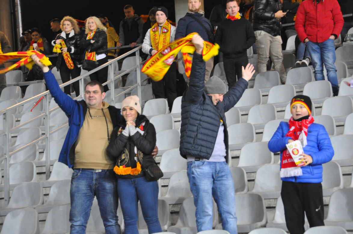 Żółto-czerwono na Suzuki Arenie! Zdjęcia kibiców na meczu Korona Kielce - Jagiellonia Białystok