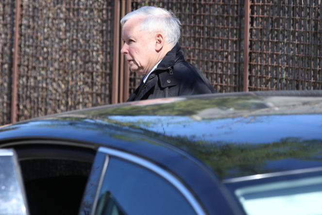 Wiercą Kaczyńskiemu za ścianą