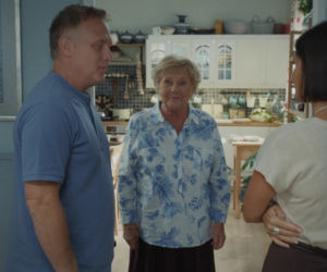 M jak miłość, odcinek 1907. Agnes (Amanda Mincewicz), Barbara (Teresa Lipowska), Artur Rogowski (Robert Moskwa)