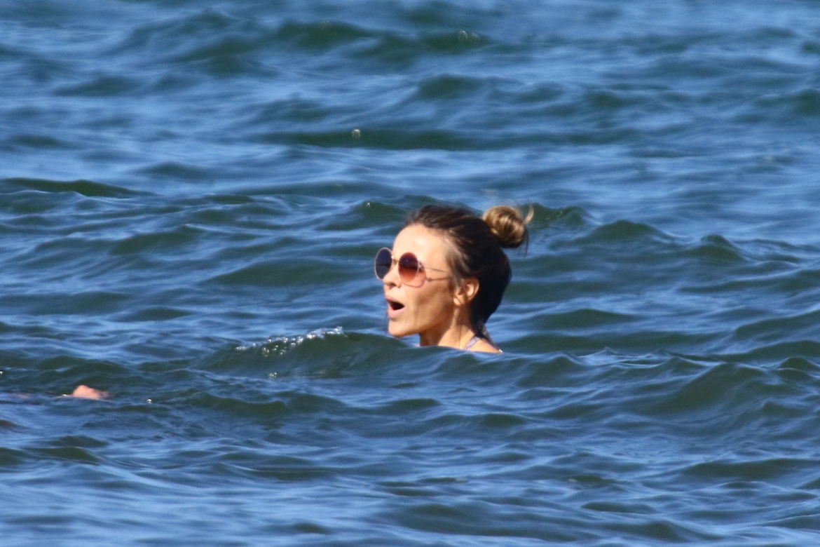 Edyta Herbuś na plaży