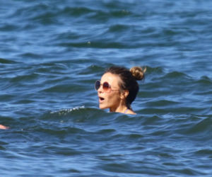 Edyta Herbuś na plaży