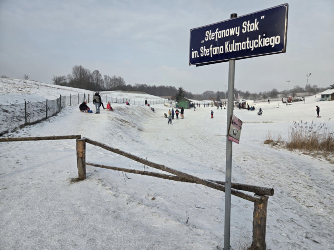 Tłumy narciarzy w bydgoskim Myślęcinku. Byliśmy na Stefanowym Stoku