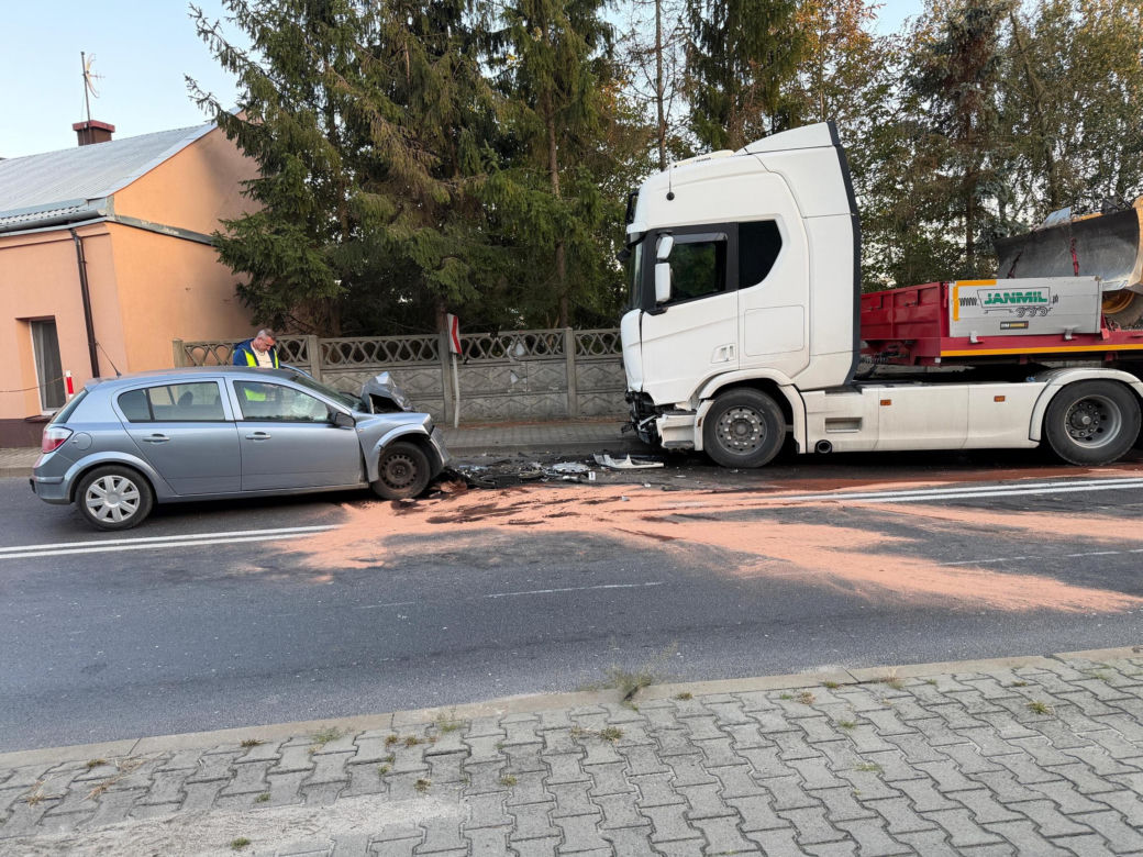 35-latek zginął w czołowym zderzeniu z ciężarówką