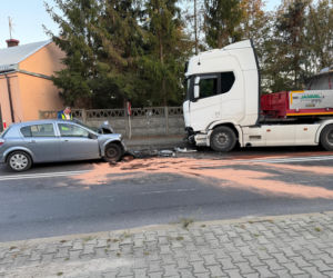 35-latek zginął w czołowym zderzeniu z ciężarówką