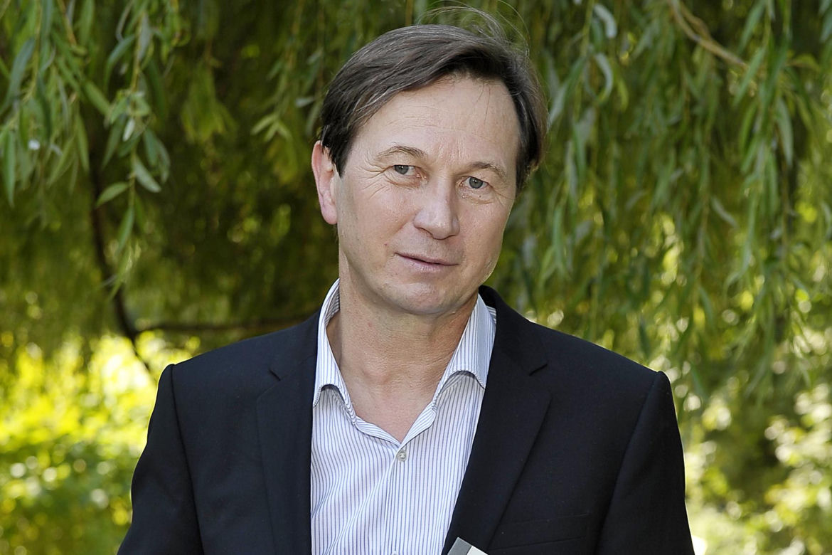 Piotr Cyrwus kiedyś i dziś. Tak przez lata zmieniał się aktor znany z roli Ryśka w "Klanie"