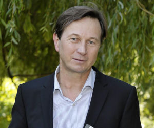 Piotr Cyrwus kiedyś i dziś. Tak przez lata zmieniał się aktor znany z roli Ryśka w Klanie