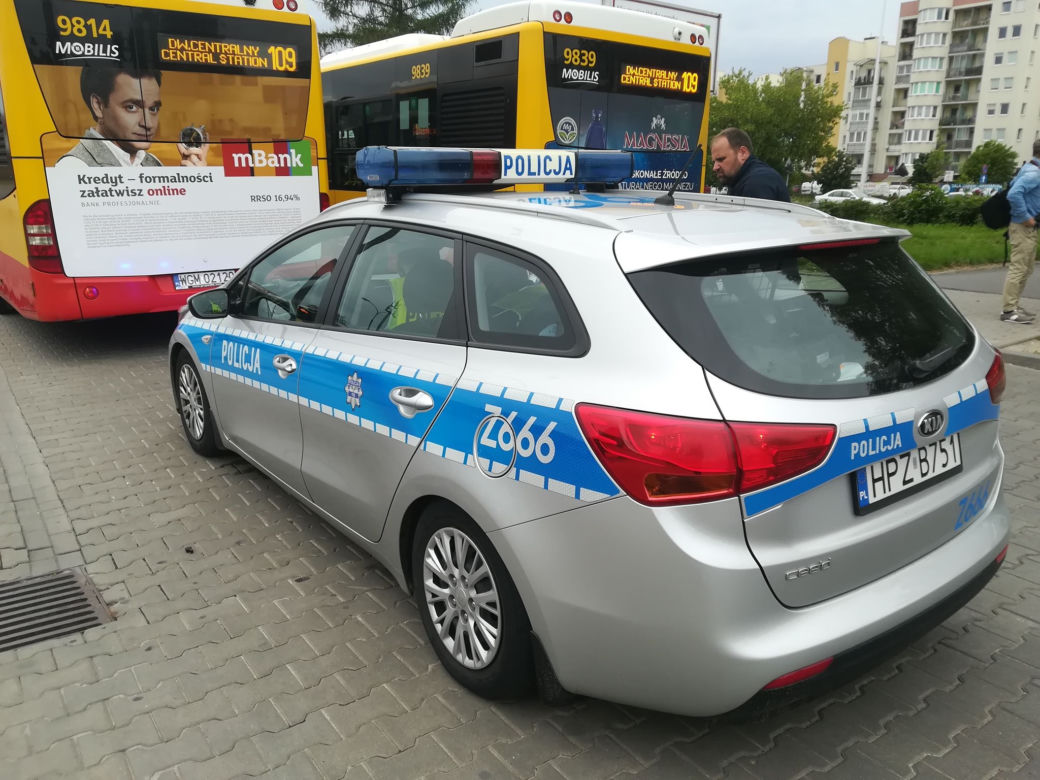 Trwają policyjne kontrole kierowców autobusów w Warszawie! Co bada policja? [ZDJĘCIA]