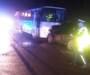 Czarna Białostocka. Autobus zderzył się z osobówką