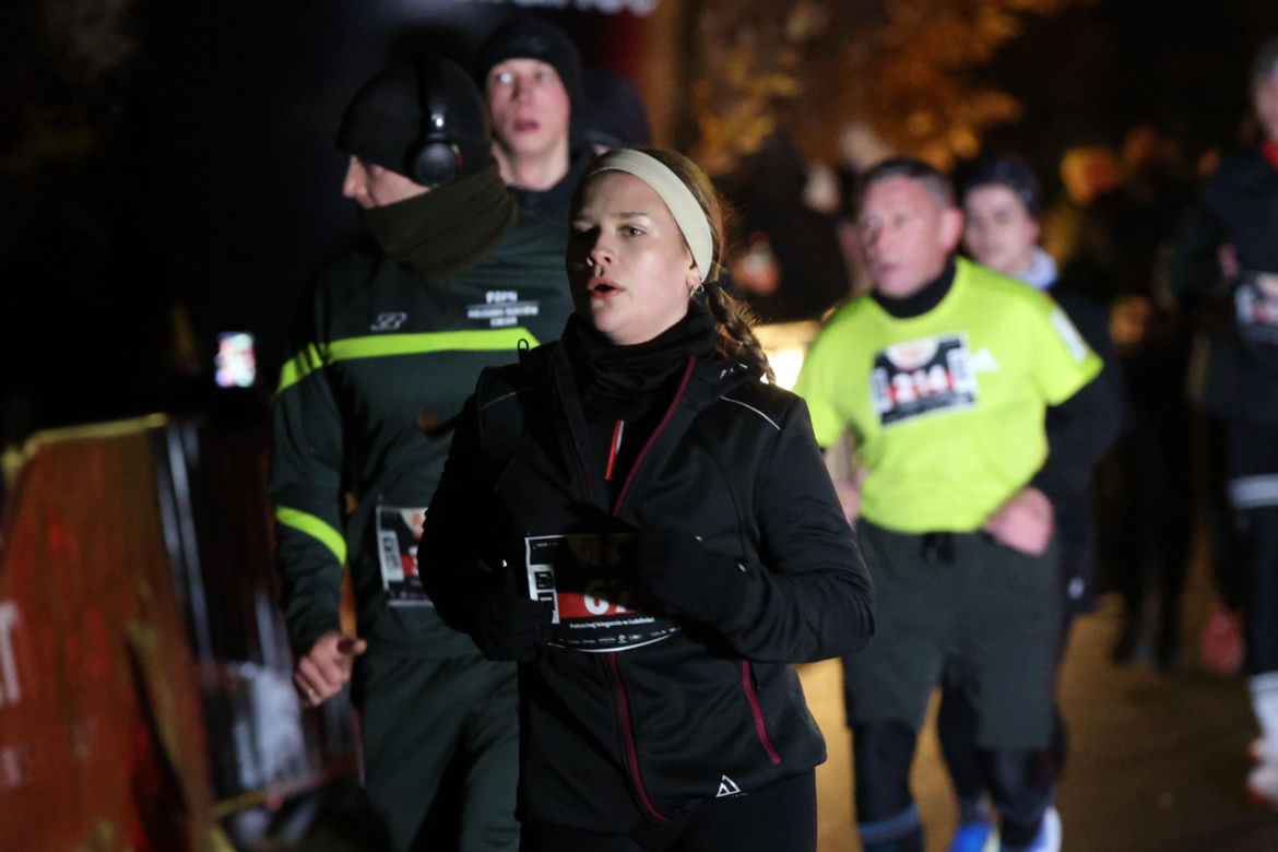 Nocna Piątka 2024. Pobiegli alejkami parku Ludowego w Lublinie
