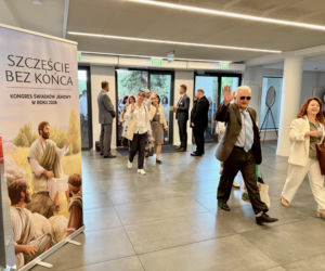 Tysiące ludzi szuka swojego szczęścia na stadionie. Kongres Świadków Jehowy przyciągnął tłumy